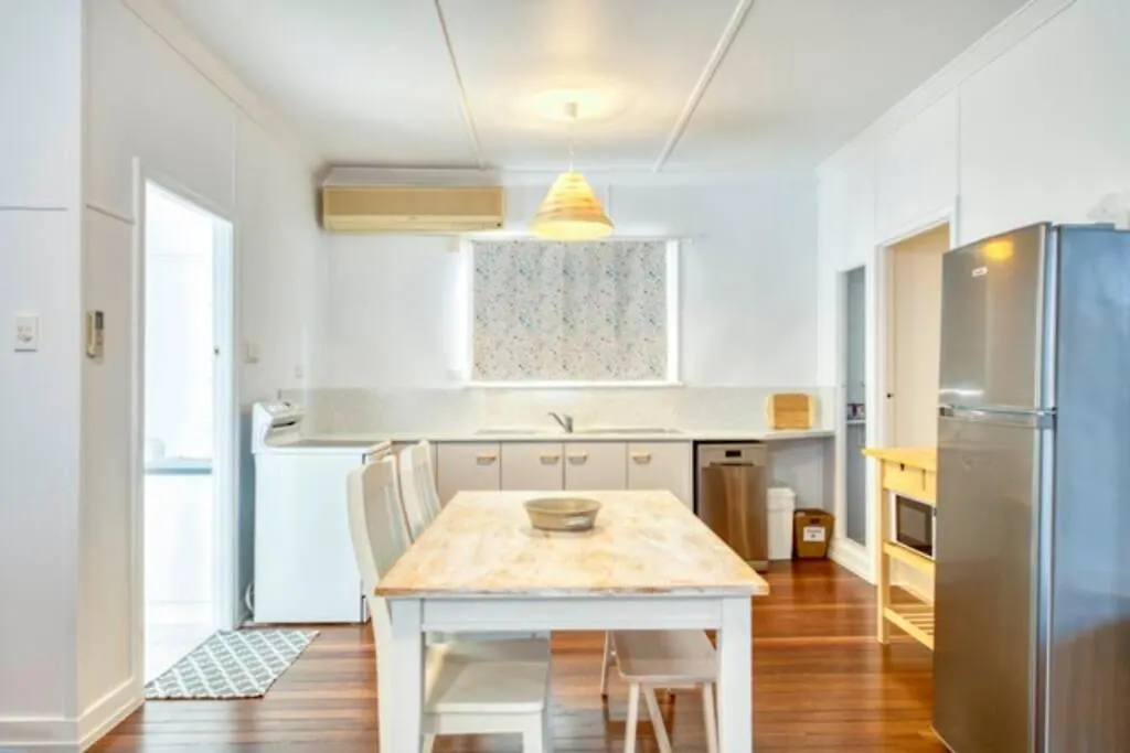 Sandy Feet Cottage Bargara 0*,  Australia